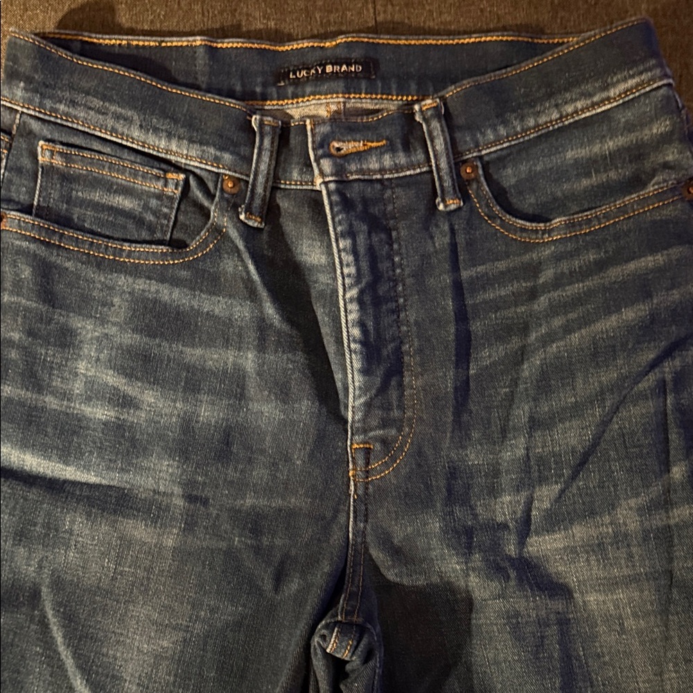 Lucky Brand Women’s Dark Blue straight Jeans. Zoe high rise.